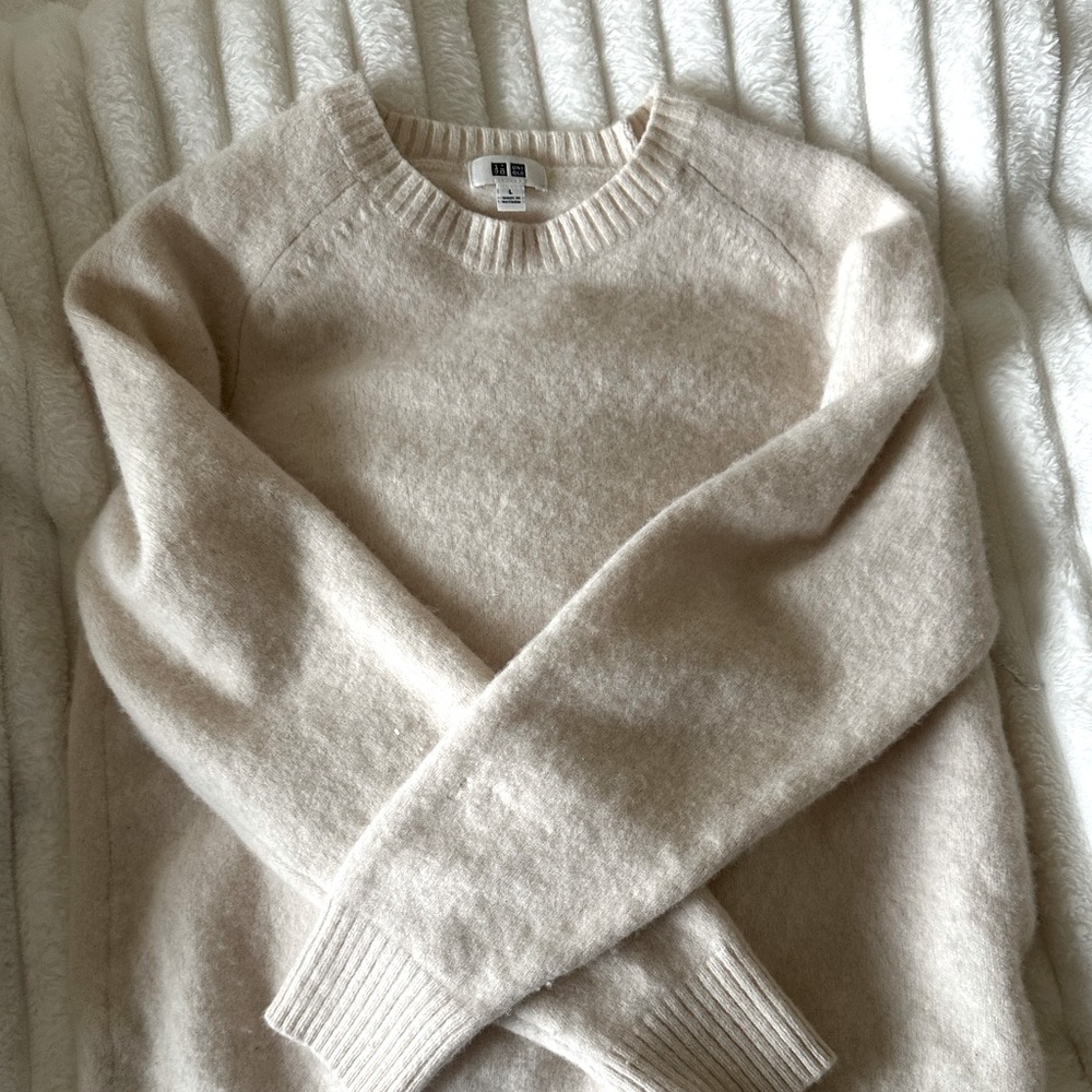 uniqlo cream sweater